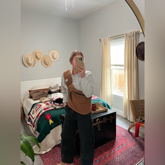 FP Movement Overachiever Sherpa Sling NWOT - Picture 5 of 10